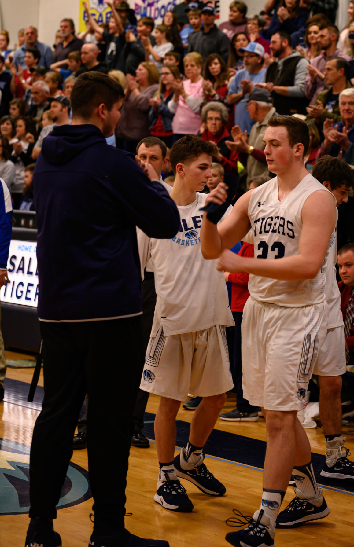 BoysBasketballvsAva(59of154)-Copy-Copy.jpg